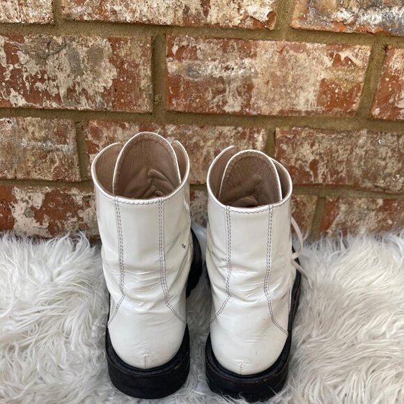 Stuart Weitzman White Glossy Lace-up Leather Ankle Combat Boots Size 7.5B - Picture 3 of 7